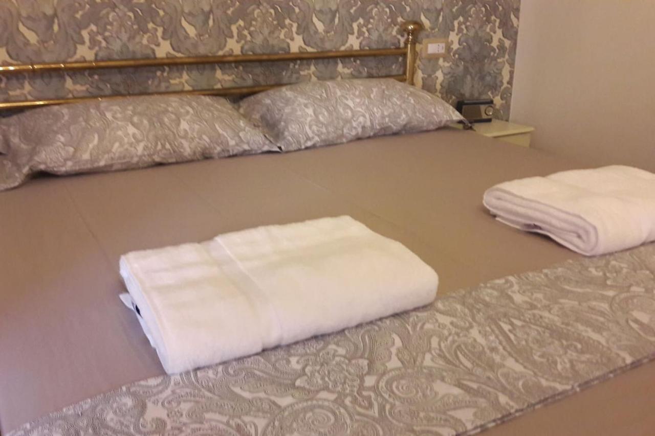 Ciao Verona Bed And Kitchen Bagian luar foto